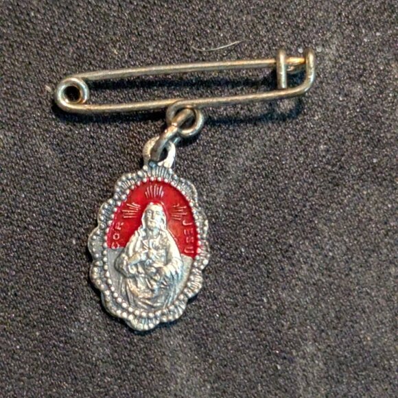 vintage 30 Scapular Of Jesus Sacred Heart  Our Lady Of Mount Carmel Medal Pins - Picture 4 of 7